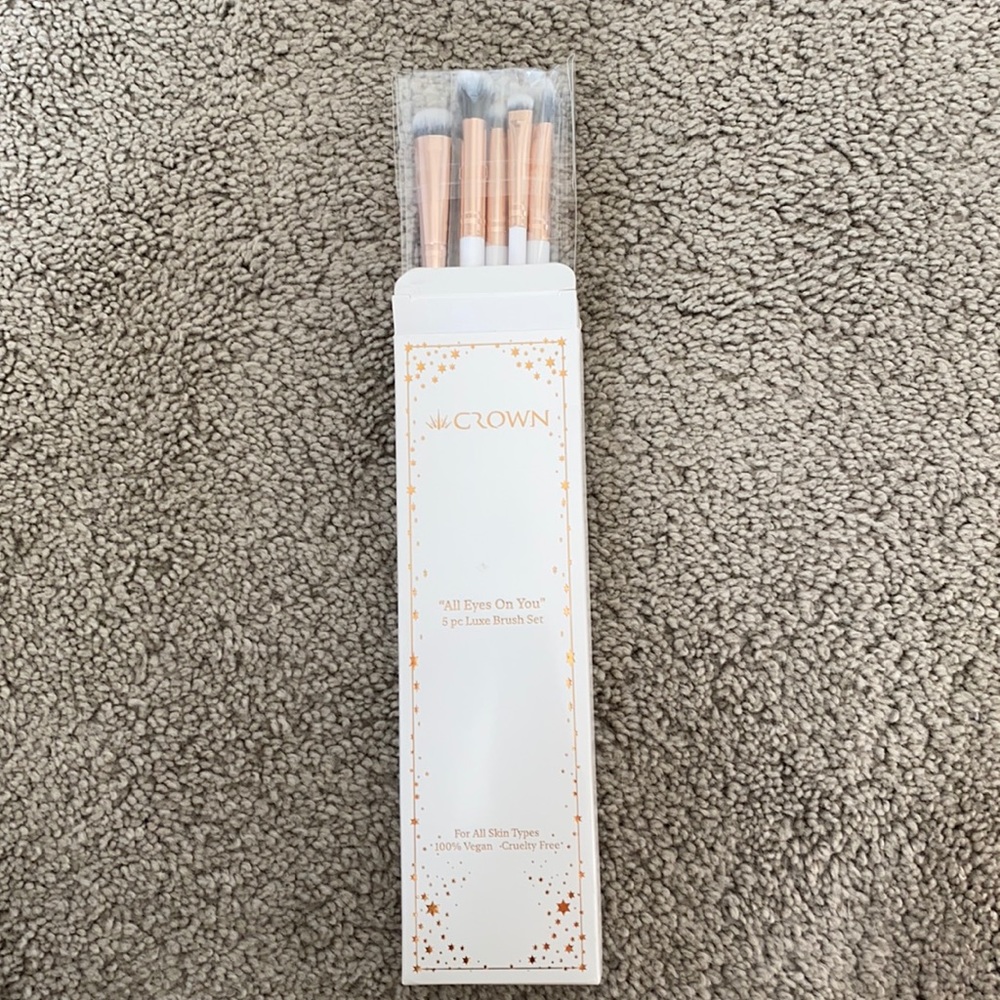 Crown - All Eyes On You brush set